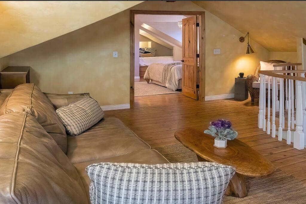 European Style Straw Bale Retreat Villa Ashland Exteriör bild